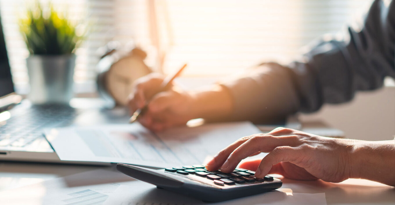 Ασφαλιστικές εισφορές: «Κλείδωσαν» οι αυξήσεις για αγρότες και ελεύθερους επαγγελματίες