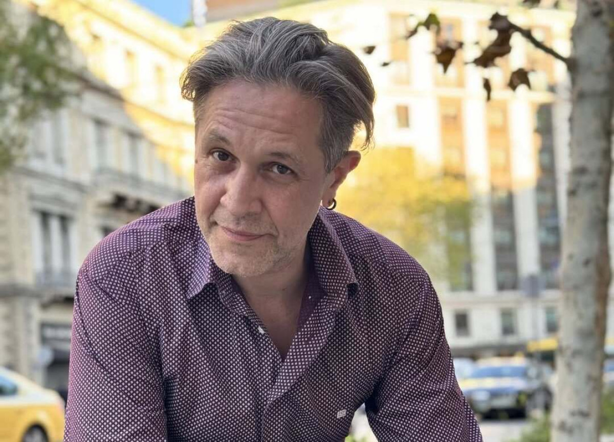 Η παρεξήγηση που έφερε την αστυνομία μέσα στην παράσταση του Αιμίλιου Χειλάκη