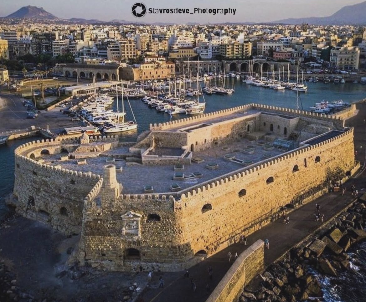Το Ενετικό λιμάνι του Ηρακλείου από ψηλά (φωτο)