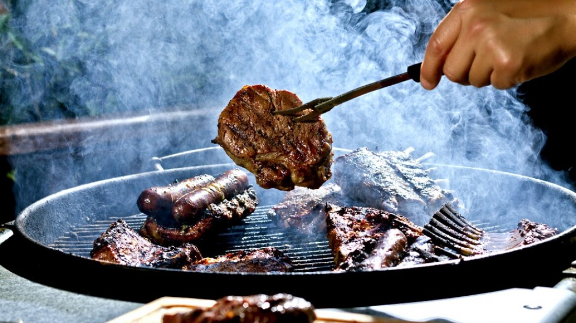 Τσικνοπέμπτη: Η ιστορία και ο συμβολισμός πίσω από το έθιμο