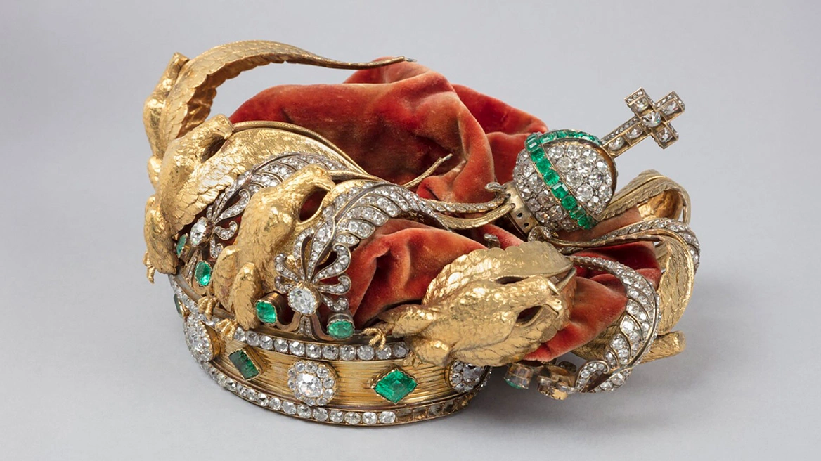 Το Λούβρο θα αποκαταστήσει το στέμμα που κατέστρεψαν οι ληστές, λείπουν όμως 10 διαμάντια