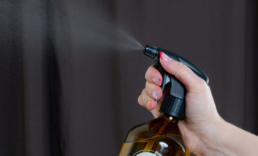 Ξύδι στην είσοδο του σπιτιού: Γιατί πρέπει να το κάνετε και σε τί χρησιμεύει