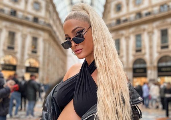 Τούνη: «Ο Χριστός και η Παναγία, όχι δεν είμαι έγκυος»