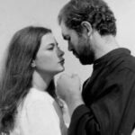 Κωνσταντίνος Καζάκος: “O πατέρας μου έφαγε πόλεμο, όταν αποφάσισε να παντρευτεί ξανά μετά τον θάνατο της μητέρας μου”