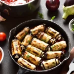 Τι θα φάμε σήμερα; Ρολάκια μελιτζάνας γεμιστά με μοτσαρέλα και προσούτο