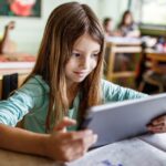 Βρετανία: Εξετάζεται ο περιορισμός οθονών από παιδιά