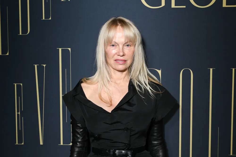 Pamela Anderson: «Δεν χρειάζομαι σχέση για να νιώσω πλήρης»