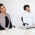 Γραφείο: Στάσεις για σωματική ανάταση χωρίς να σηκωθείτε από την καρέκλα