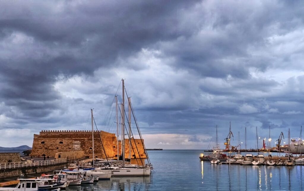 Σύννεφα στον Ηρακλειώτικο ουρανό (φωτο)