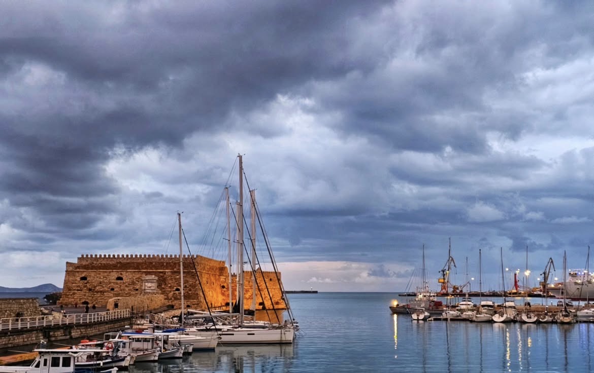 Σύννεφα στον Ηρακλειώτικο ουρανό (φωτο)