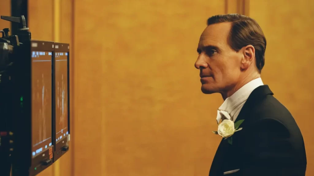 Ο Μάικλ Φασμπέντερ ως Τζο Κένεντι