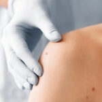 Το μυστικό για πιο σφριγηλή, φωτεινή και λεία επιδερμίδα κρύβεται στη ρετινόλη!