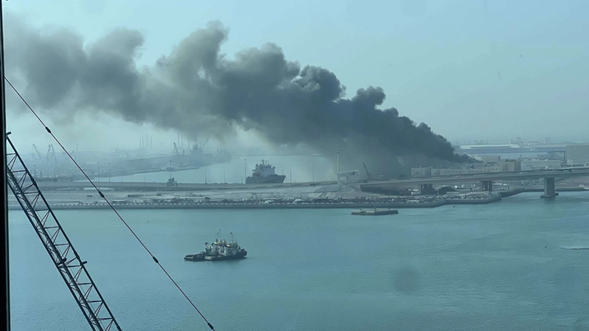 Πόλεμος με Ιράν: Φωτιά μετά από πυραυλική επίθεση σε βάση με γαλλικές δυνάμεις στο Αμπού Ντάμπι