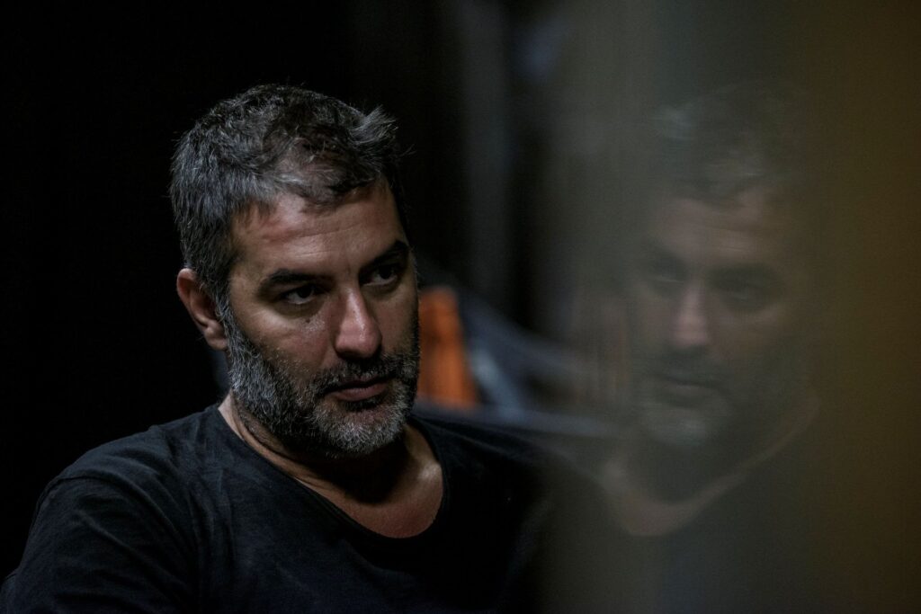 Μπισμπίκης: «Πέρασα ένα κομμάτι σκληρής αλητείας, αδέσποτος στην Αθήνα, ουσίες, δεν τελείωσα το σχολείο»