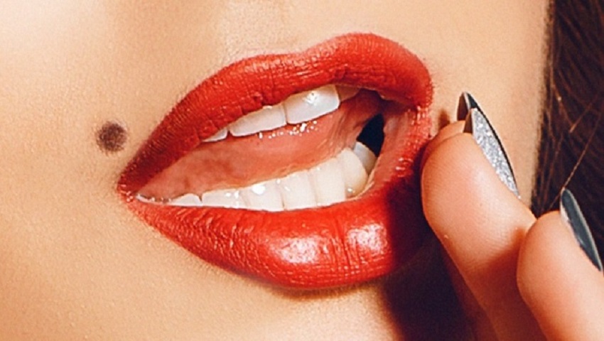 Πώς να αποκτήσεις ζουμερά χείλη χωρίς ενέσιμα!