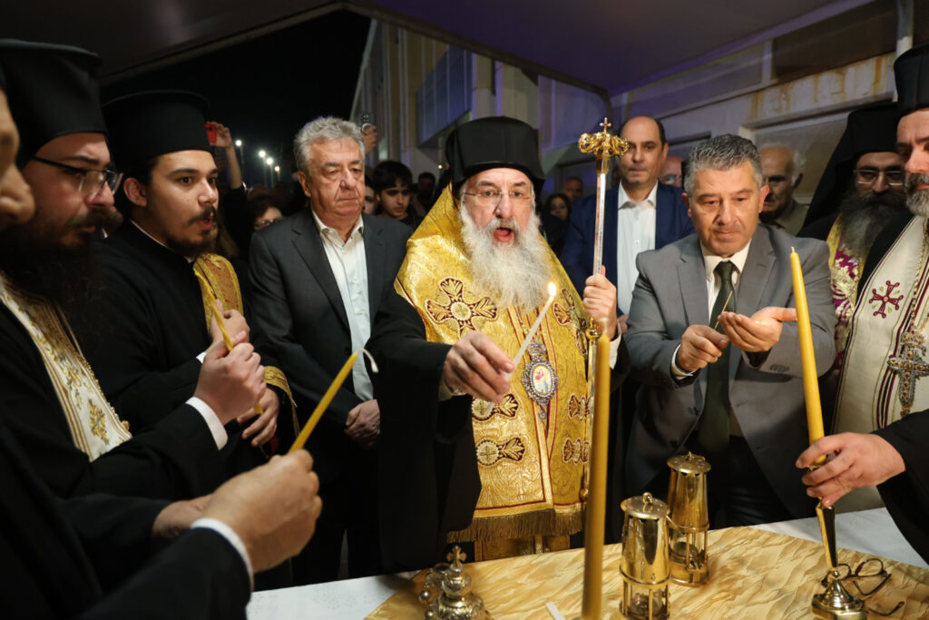 Στο αεροδρόμιο του Ηρακλείου το Άγιο Φως (εικόνες)