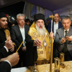 Στο αεροδρόμιο του Ηρακλείου το Άγιο Φως (εικόνες)