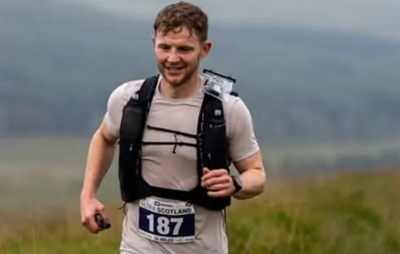 Πάνω από 25.000 λίρες συγκεντρώθηκαν μετά τον θάνατο υπερμαραθωνοδρόμου