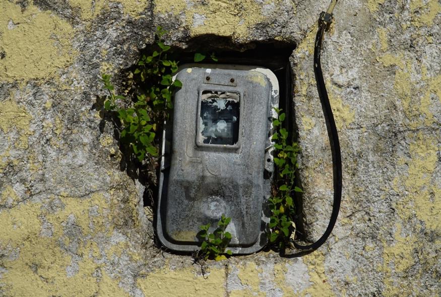 Οικογένεια πήρε ρεύμα μετά από 2,5 μήνες – Ο ΔΕΔΔΗΕ δεν τους έβαζε χελώνα γιατί πλήρωσαν… περισσότερα