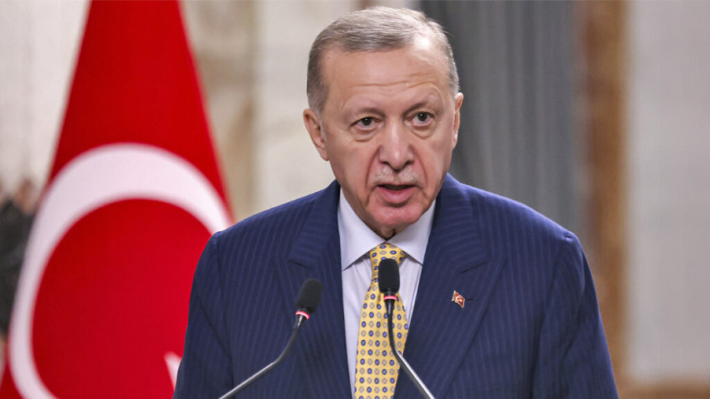 Ερντογάν: Απομάκρυνε τον υφυπουργό Παιδείας εξαιτίας των ενόπλων επιθέσεων σε σχολεία