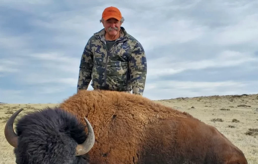 Κυνηγός μεγάλων θηραμάτων ποδοπατήθηκε θανάσιμα από κοπάδι ελεφάντων