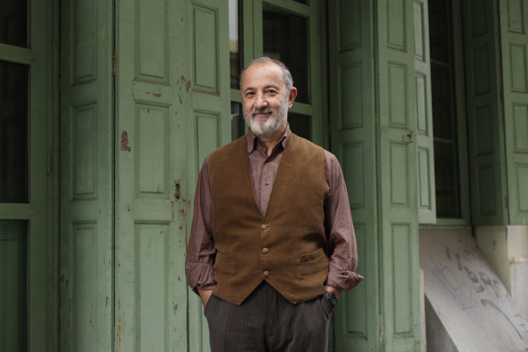 Μάινας για Άγιο έρωτα: «Δεν λες εύκολα “ναι” σε έναν άνθρωπο που γίνεται μισητός στον δρόμο»