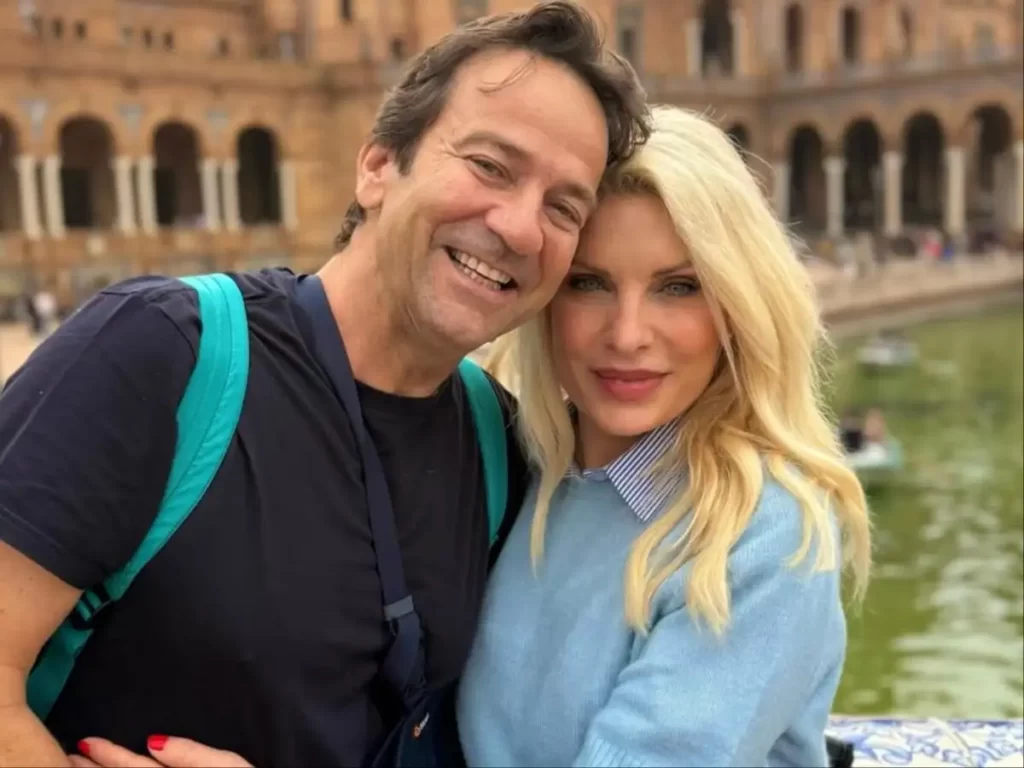 Mενεγάκη – Παντζόπουλος: Ποζάρουν αγκαλιασμένοι στην Ισπανία