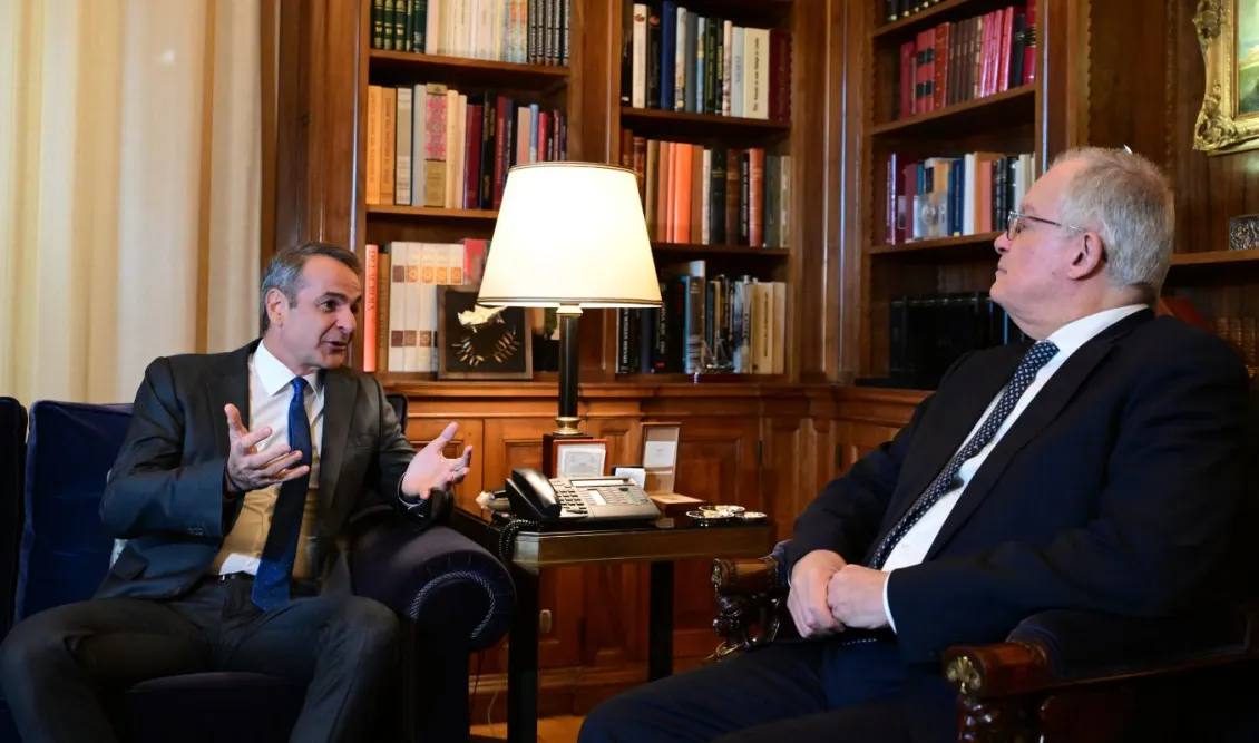 Συνάντηση του πρωθυπουργού Κυριάκου Μητσοτάκη με τον ΠτΔ Κωνσταντίνο Τασούλα