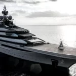 Ορμούζ: To superyacht του Ρώσου Αλεξέι Μορντάσοφ πέρασε τα Στενά