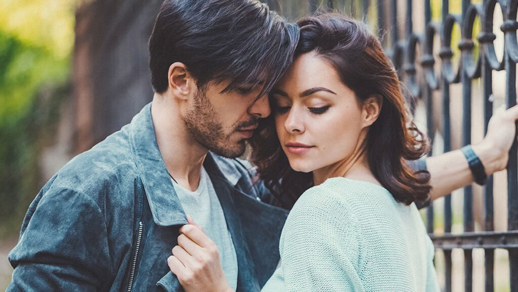 Μήπως τους τρομάζεις; Οι 2 λόγοι που οι άντρες φοβούνται τη δέσμευση