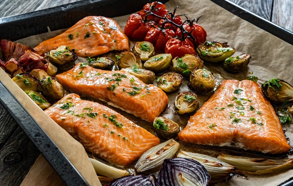 Τι θα φάμε σήμερα; Σολομός στον φούρνο με λαχανικά