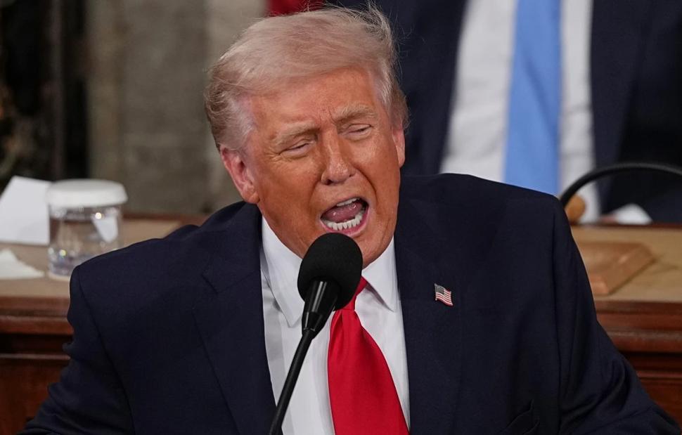 Μειώθηκε η δημοτικότητα του Τραμπ – Ο ρόλος του πολέμου με το Ιράν