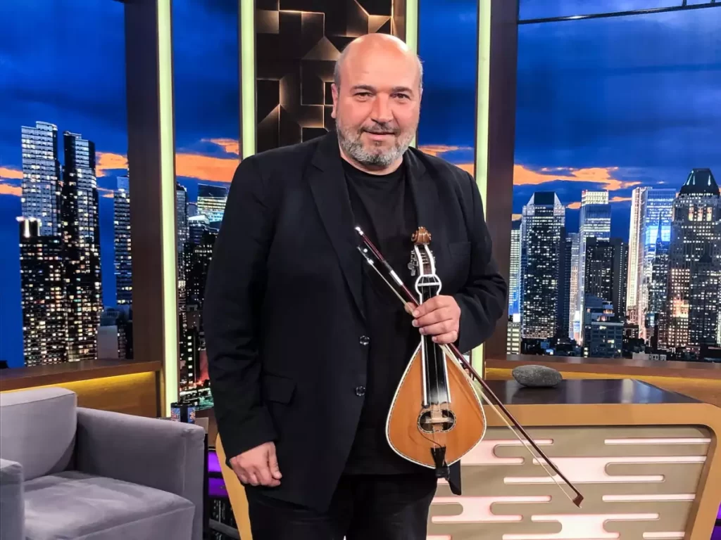Ζωιδάκης: “Ο Βασίλης Καρράς για τους ανθρώπους που είχαμε την τύχη να είμαστε φίλοι του, δεν θα φύγει ποτέ”