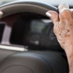 Οδήγηση: Αυστηρότερο πλαίσιο για την ανανέωση διπλωμάτων στους ηλικιωμένους