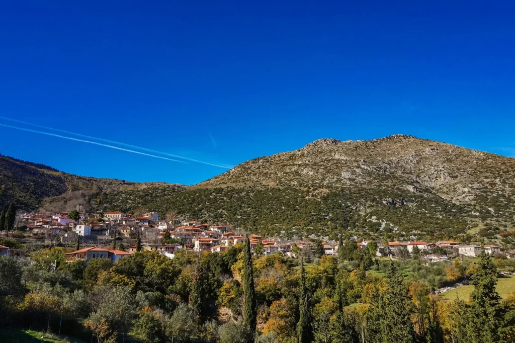 Εκδρομή σε ένα χωριό 1,5 ώρα από την Αθήνα που συνδυάζει απίστευτες ομορφιές Εκδρομή σε ένα χωριό 1,5 ώρα από την Αθήνα που συνδυάζει απίστευτες ομορφιές