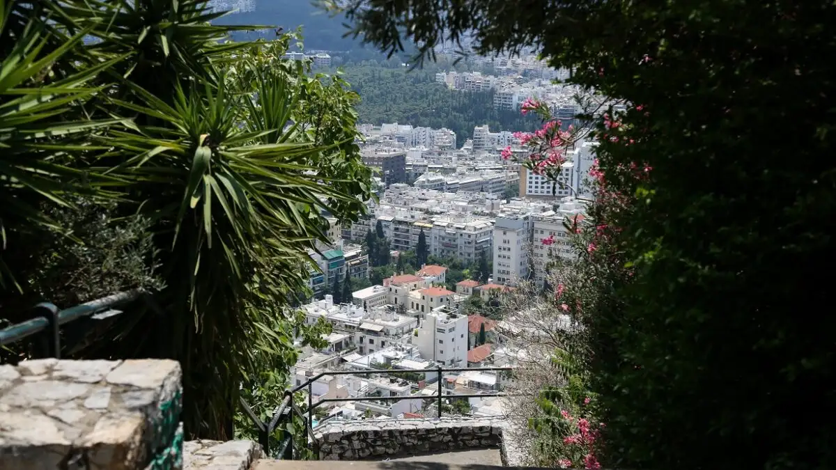 Λυκαβηττός: Η ΕΛ.ΑΣ στήνει παγίδες για τον «δράκο» που επιτέθηκε σε 22χρονη