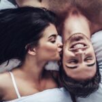 Γιατί σε παίρνει πάντα ο ύπνος δίπλα στον σύντροφό σου