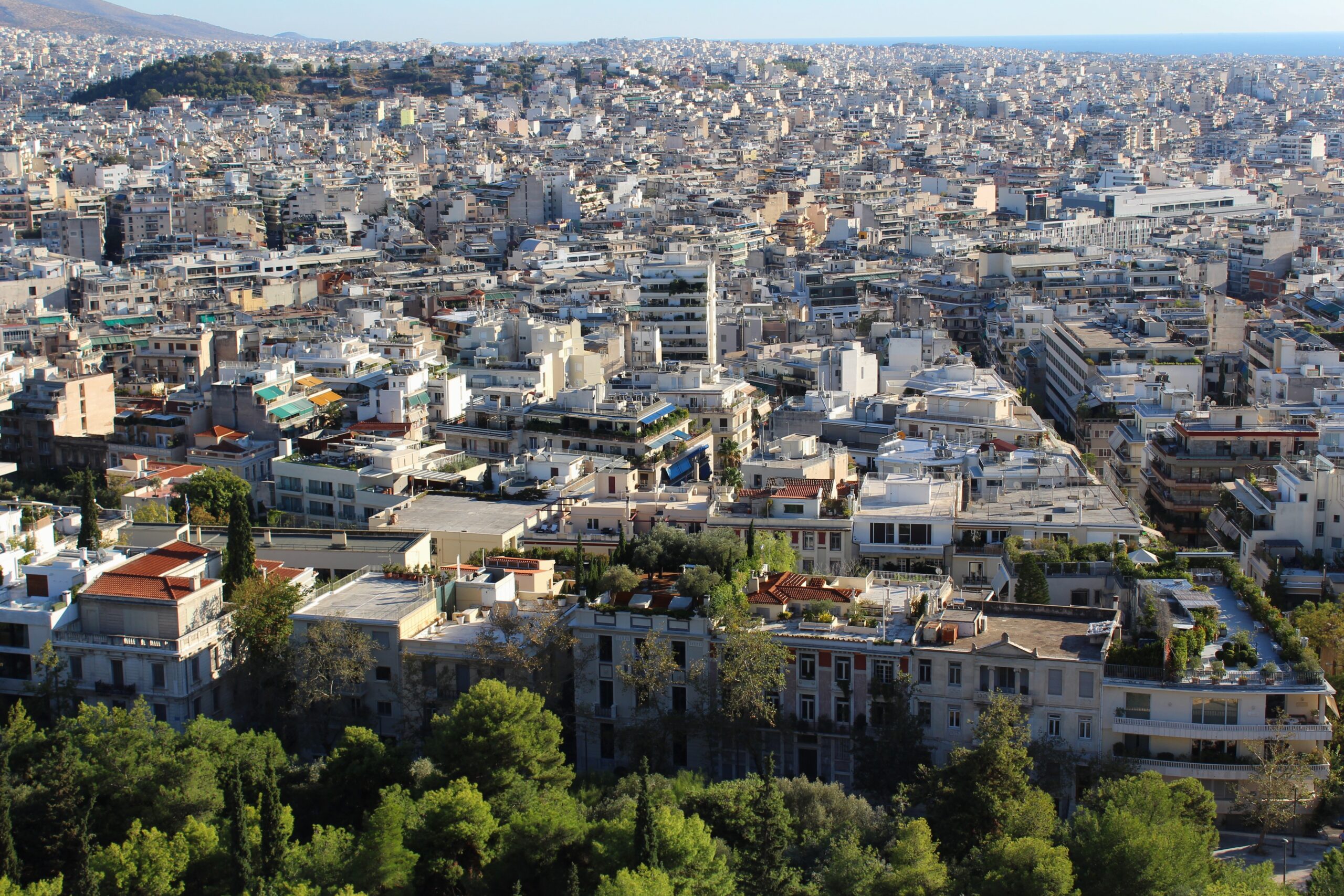 Στον «πάτο» η ποιότητα ζωής στην Αθήνα: Τα ενοίκια στα ύψη, οι μισθοί δεν ακολουθούν