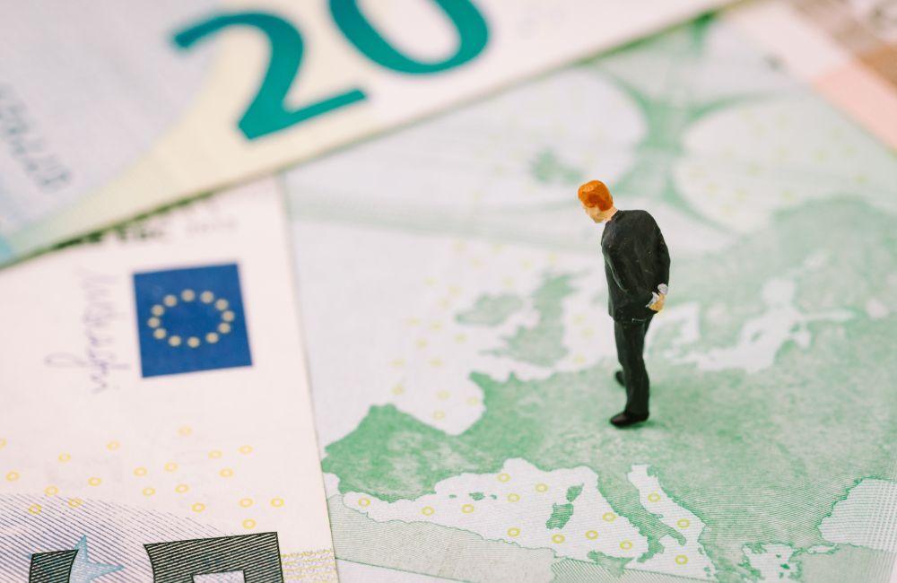 Μετρητά: Έρχονται νέα χαρτονομίσματα ευρώ το 2027, σε τι θα διαφέρουν